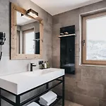 Vaya Zillertal فندق 4*